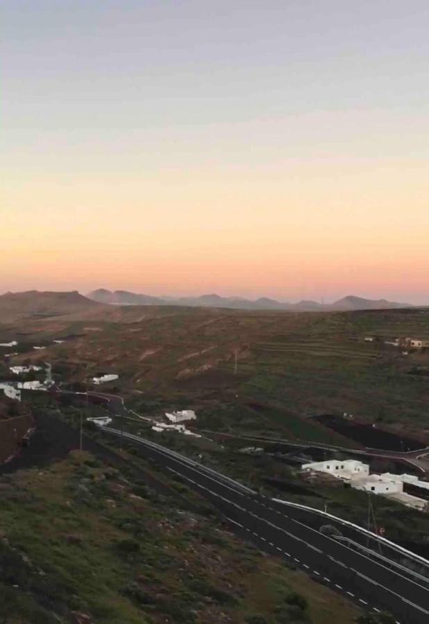 Las Nieves Suites Teguise  Exteriör bild